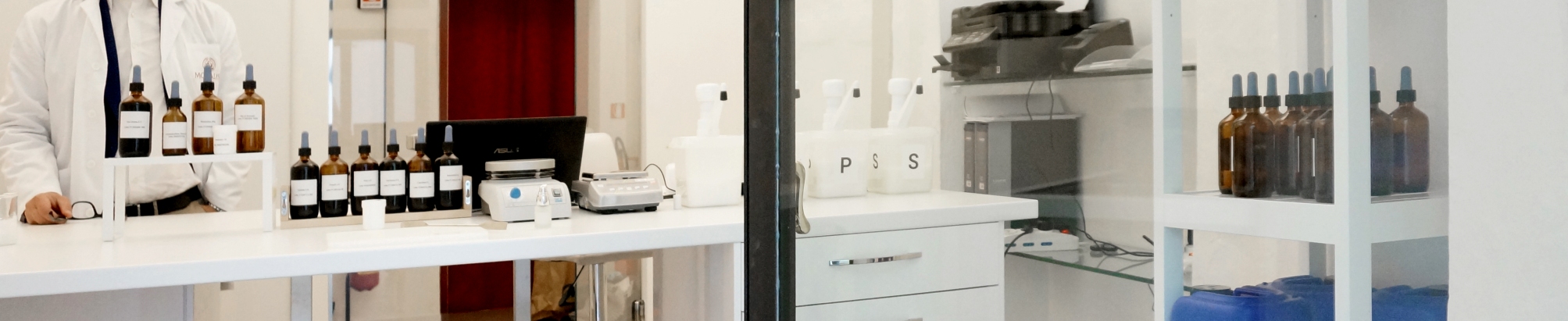 Monalys_cosmetici_su_misura_custom_made_skin_care_Firenze_officina_cosmetica_shop_interno